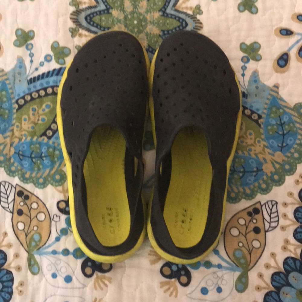 Boys Crocs Swiftwatwr wave size 4